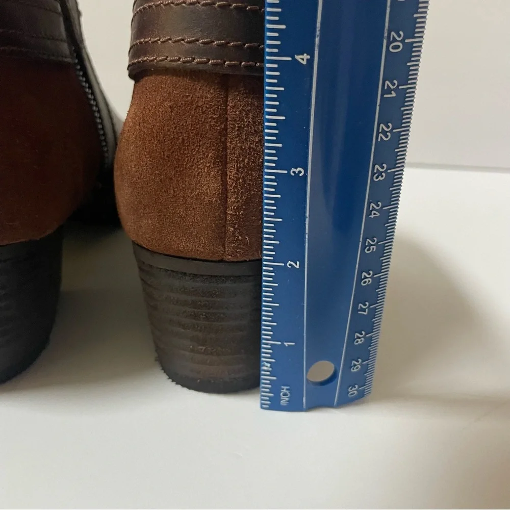 Clarks Maypearl Lilac Dark Tan Cushion Footbed Booties Sz 8.5